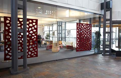 CoverSingle rumdeler i filt i bank (1)